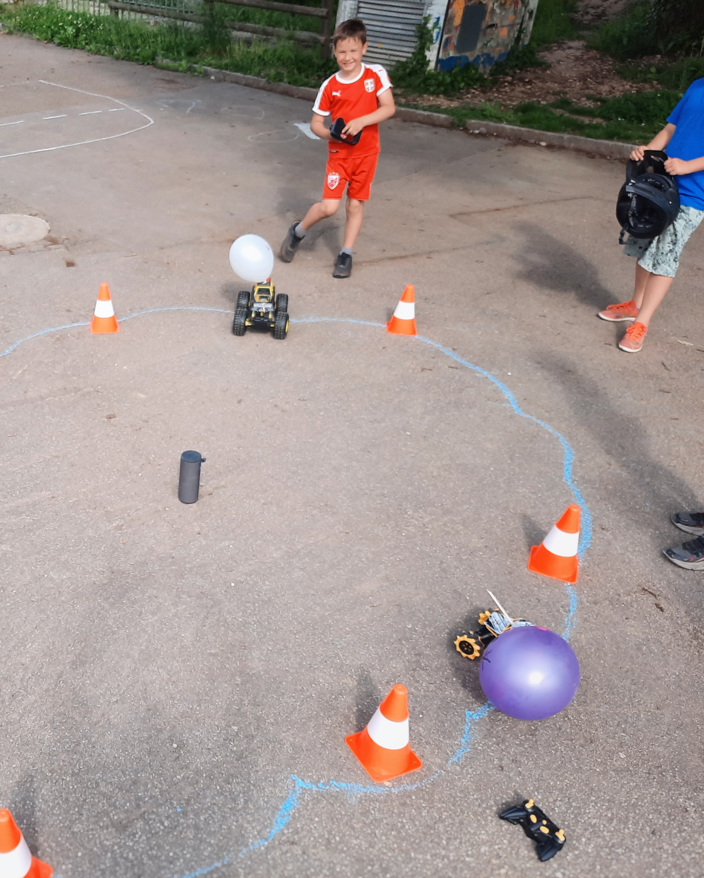 Spielen mit ferngesteuerten Autos
